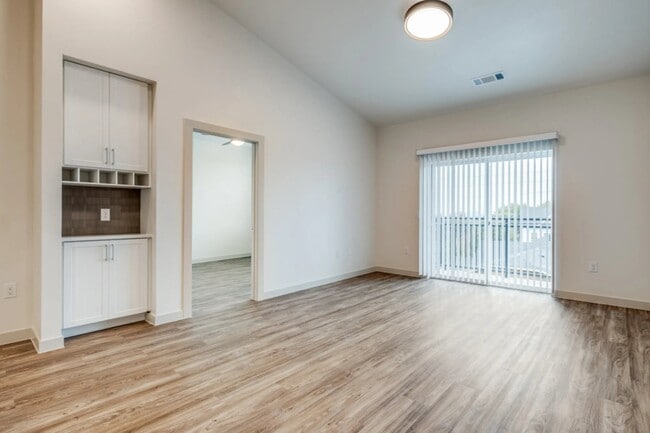 Photo - 624 N Lancaster Ave Apartment