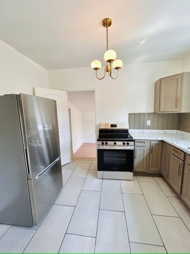 Foto del edificio - Knoxville 37920 - 1 bedroom, 1 bath unit on Second Floor - Contact Tara Hayes (865) 242-8010