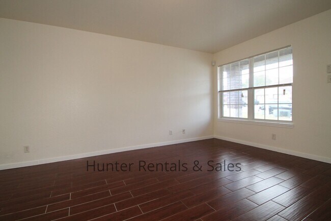 Foto del edificio - 3010 Baldwin Loop