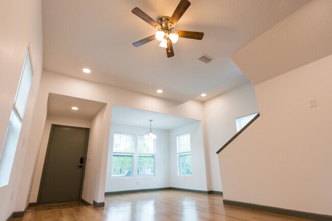 Building Photo - 1375 Evergreen Ave