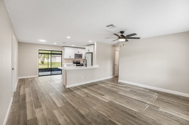 Building Photo - 2636 Mockingbird Vlg