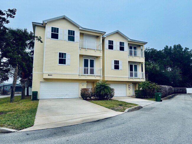 Building Photo - BEAUTIFUL 3 BD/3.5BA TOWNHOUSE IN PALM BAY
