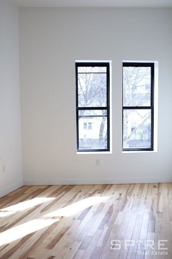 Foto del edificio - Renovated 2 Bedroom Apartment