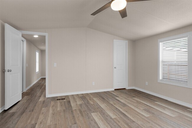 Foto del edificio - 84 Ridgeway Dr