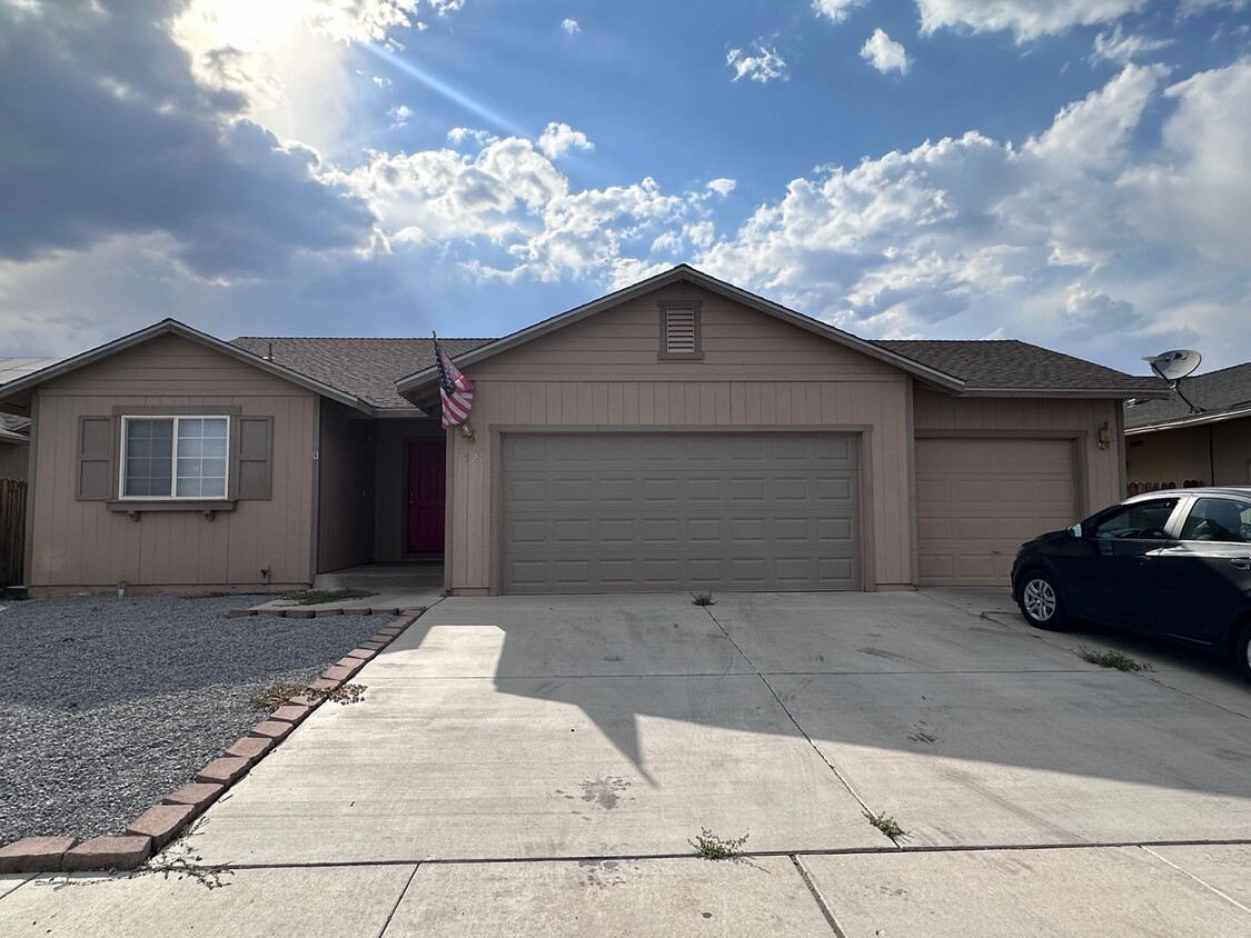 Foto principal - Beautiful Home For Rent in Fernley