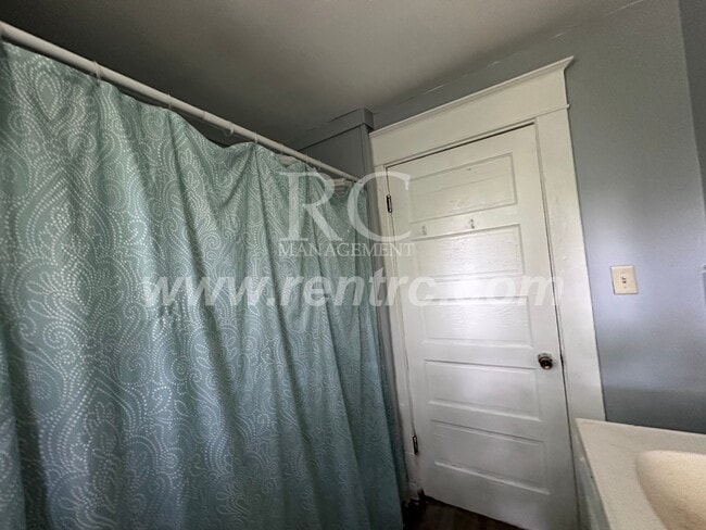 Building Photo - 92 Lake-