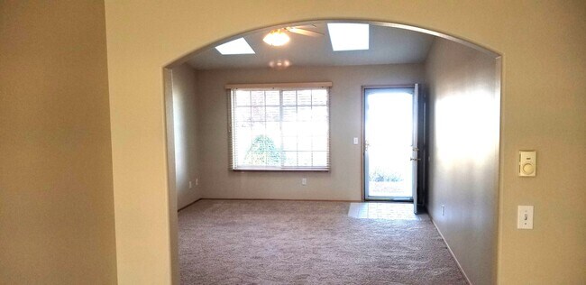 Foto del edificio - 699 W Fir St