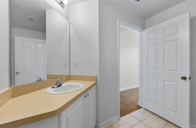 Building Photo - 405 S Villa San Marco Dr