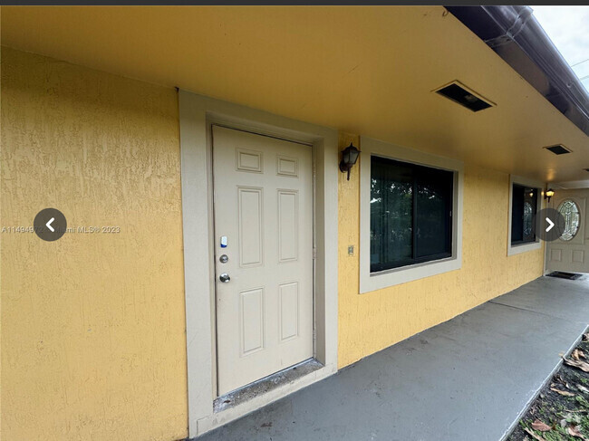 Building Photo - 2731 SW 7th St