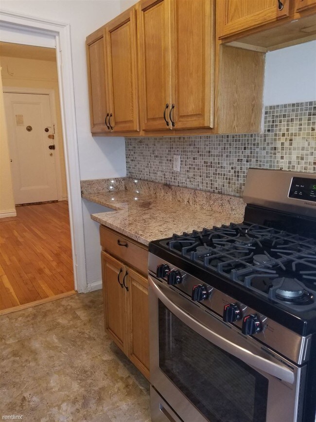 Building Photo - 2 br, 1 bath  - 3111 Brighton 1st Pl