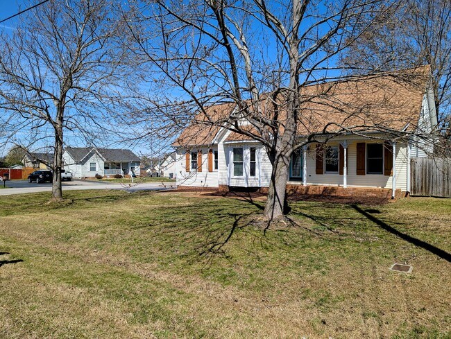 Building Photo - 124 Green Vale Dr