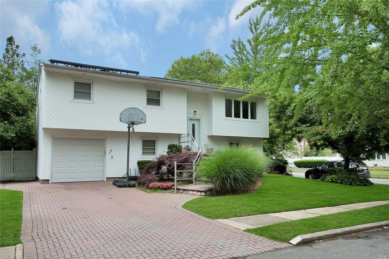 Primary Photo - 24 Longworth Ave