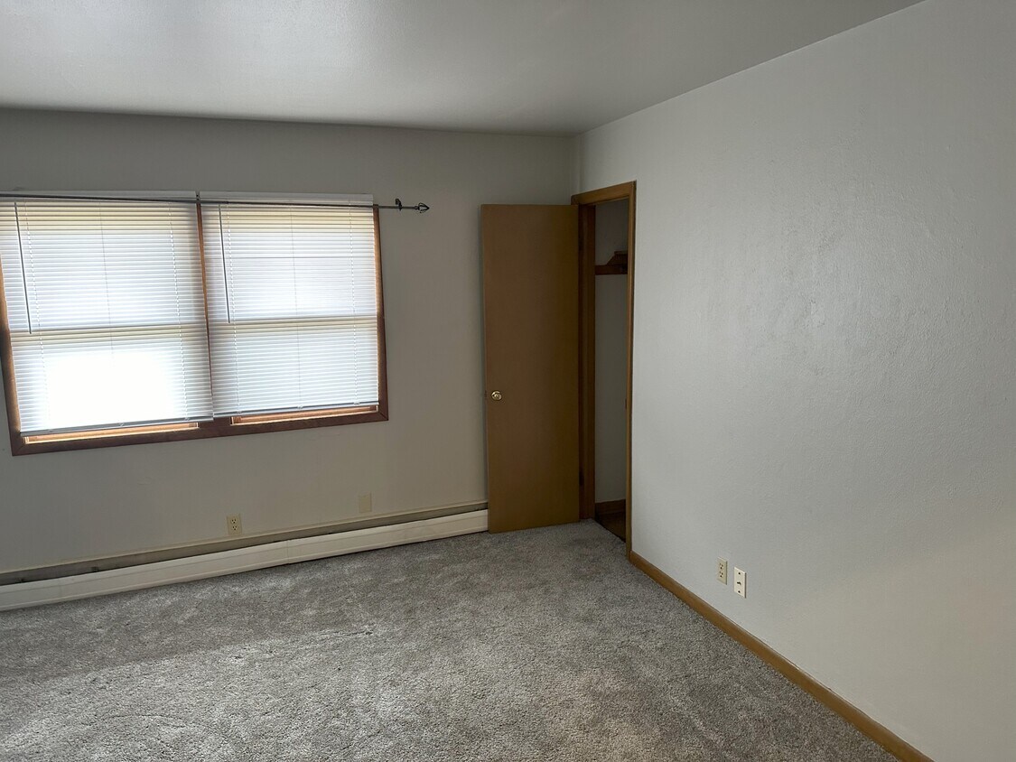 Building Photo - W144S7909 Durham Dr