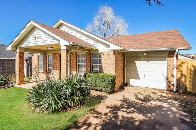 Foto del edificio - 8717 Cedar Ridge Dr