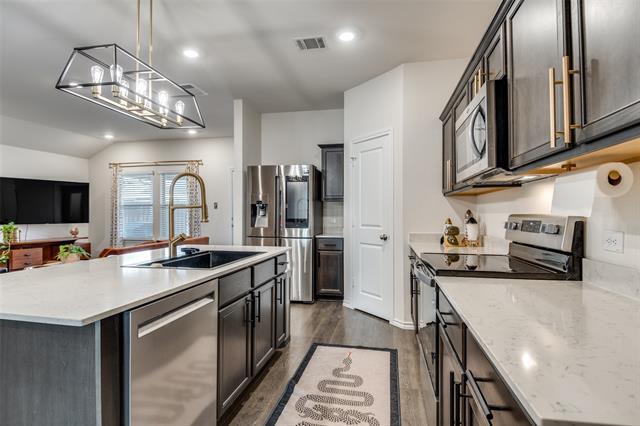 Building Photo - 11220 W Pond Dr