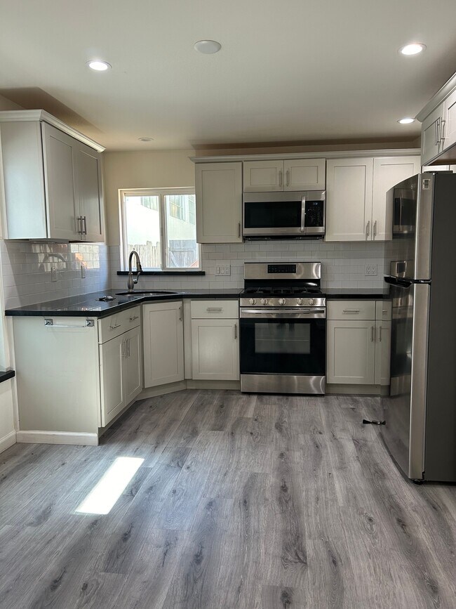 Building Photo - Studio Available Now!!