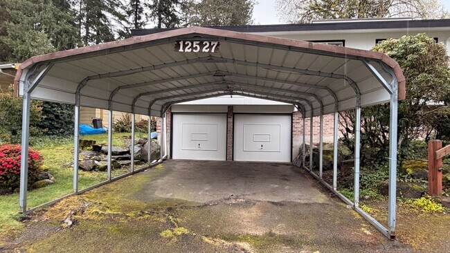 Foto del edificio - Spacious 5-Bed, 2.5-Bath Home in Newport Hills, Bellevue