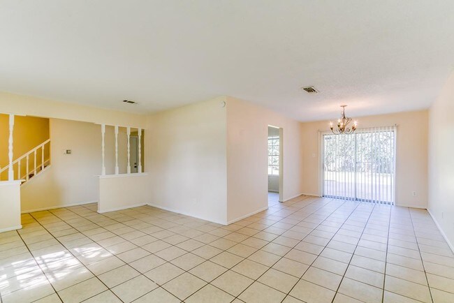 Building Photo - 15802 Ridgecroft Rd