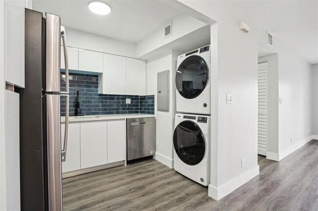 Building Photo - 3240 NW 84th Ave