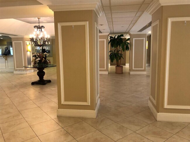 Building Photo - 3200 Port Royale Dr N