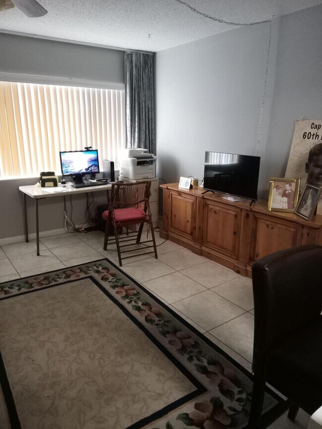 2480 Lake Osborne Dr Unit 107, Lake Worth Beach, FL 33461 Condo for