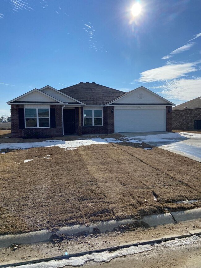 Foto del edificio - *Start 2026 Rent FREE!* Four Bedroom | Two Bathroom in Jonesboro