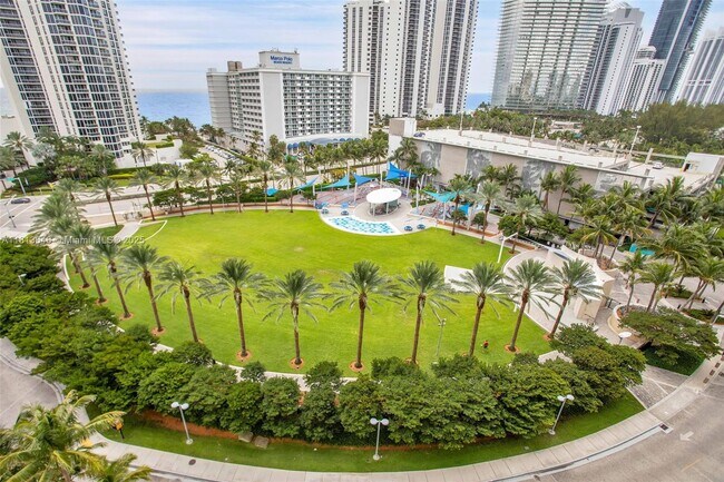 Foto del edificio - 19370 Collins Ave