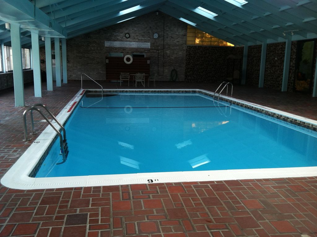 Primary Photo - 2120 Greentree Rd
