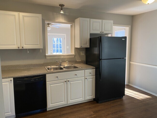 Foto del edificio - 400 Cedarbrook Ct