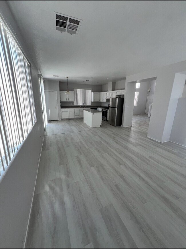 Foto del edificio - 9575 Windborne Ave