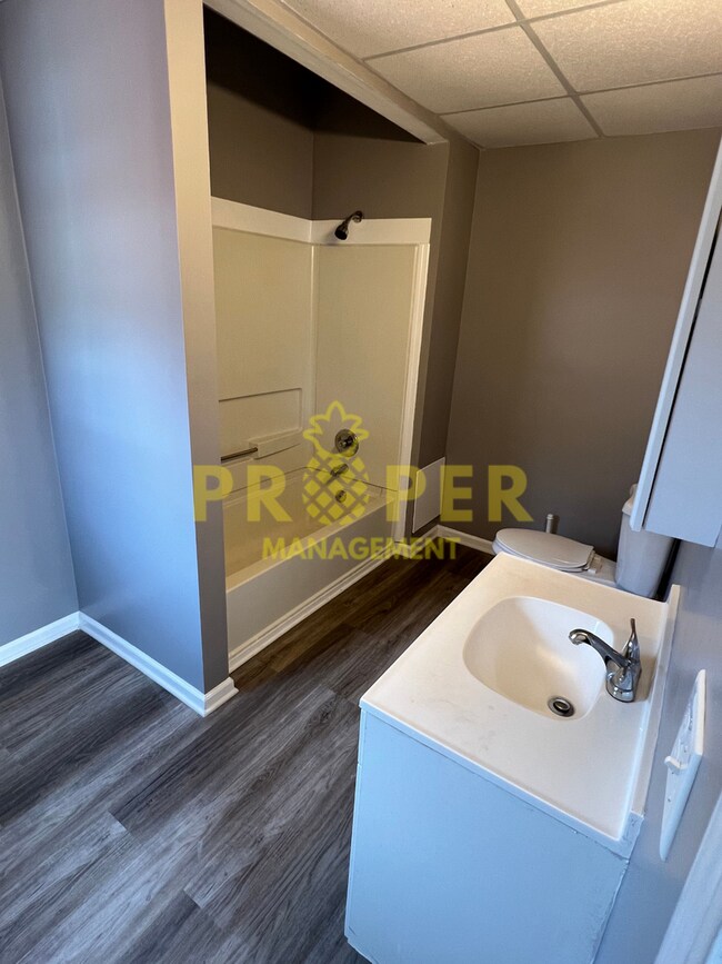 Foto del edificio - 3 bedrooms 2 full bathrooms