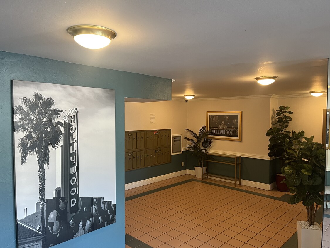 Lobby - Las Palmas Apartments