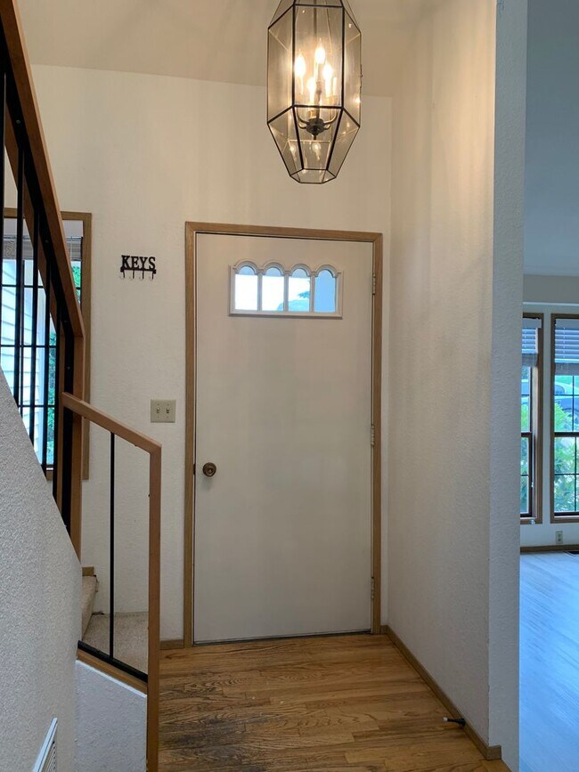 Building Photo - 3 Bedroom Federal Way Home!