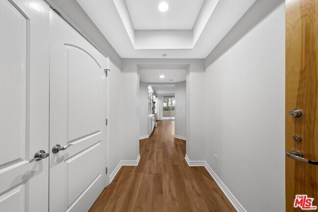 Building Photo - 2230 S Bentley Ave