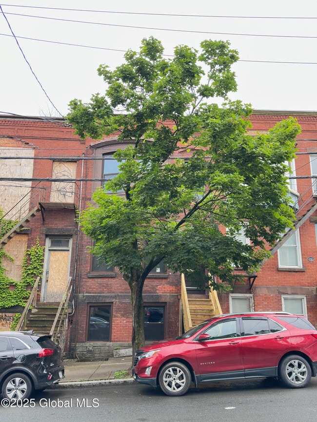 Building Photo - 154 Lark St