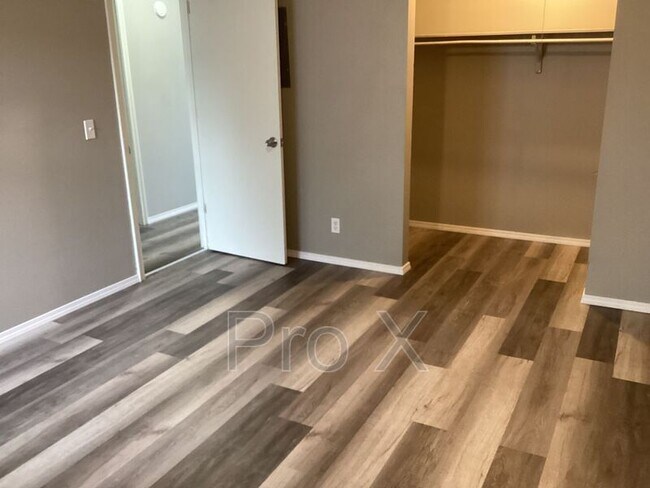 Foto del edificio - 1021 S St Louis Ave