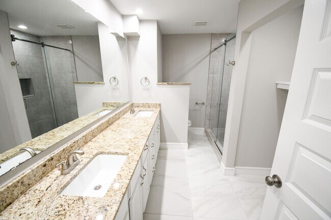 Building Photo - NEWLY REMODELED 4 bedroom