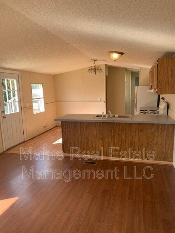 10 Cloverleaf St, Winthrop, ME 04364 House Rental in Winthrop, ME