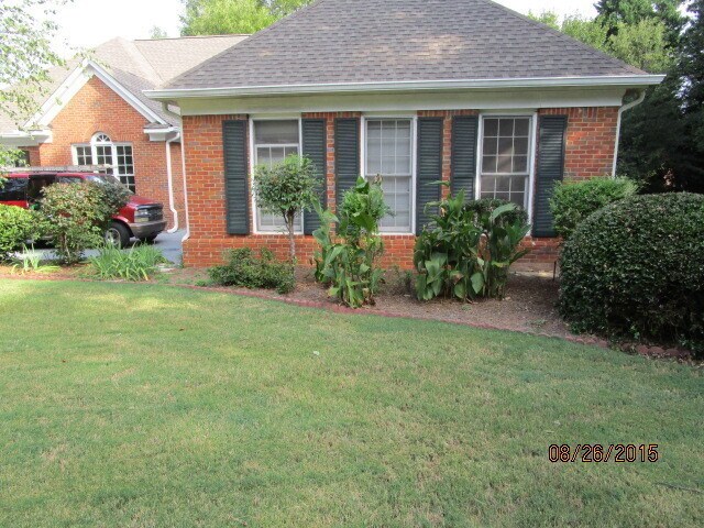 Building Photo - Four-Sided Brick Ranch in Johns Creek!
