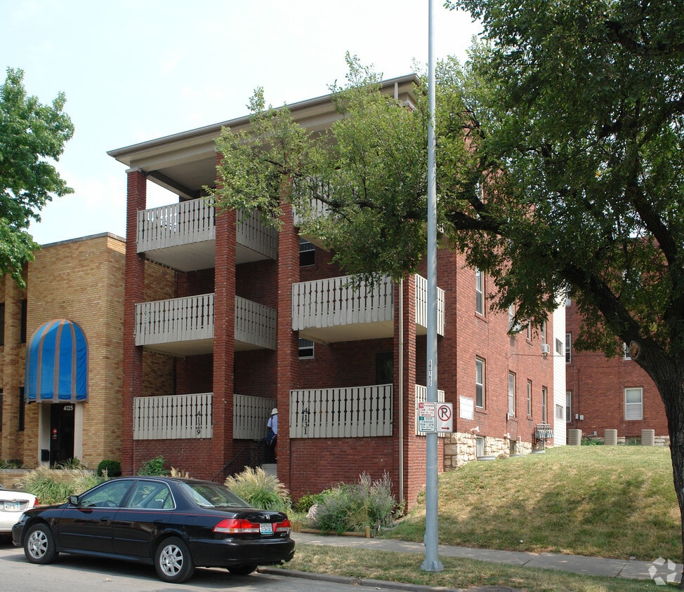 Building Photo - Flats at West Portlandia