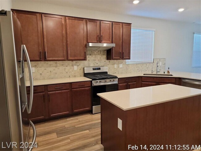 Foto del edificio - GORGEOUS HOME WITH BED & FULL BATH DOWNSTA...