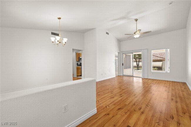 Foto del edificio - 10324 W Linfield Pl