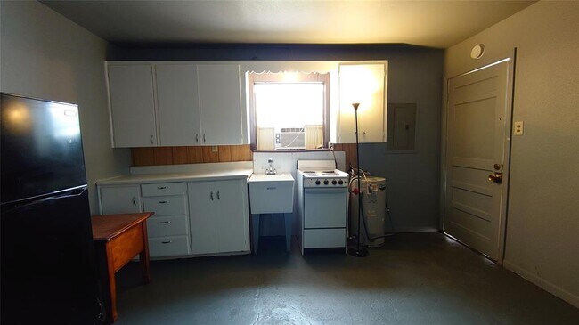 Building Photo - 418 S La Salle Dr