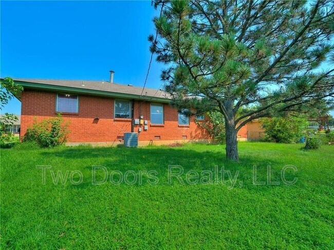 Building Photo - 304 Leonard Ln