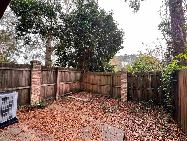 Building Photo - 613 Acorn Grove Ct