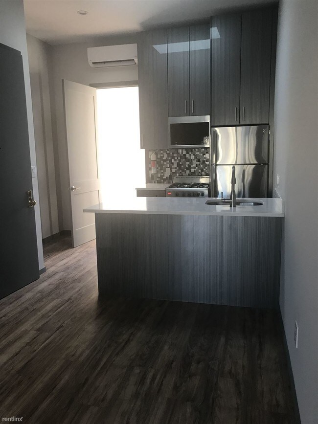 Foto del edificio - 6250 60th St