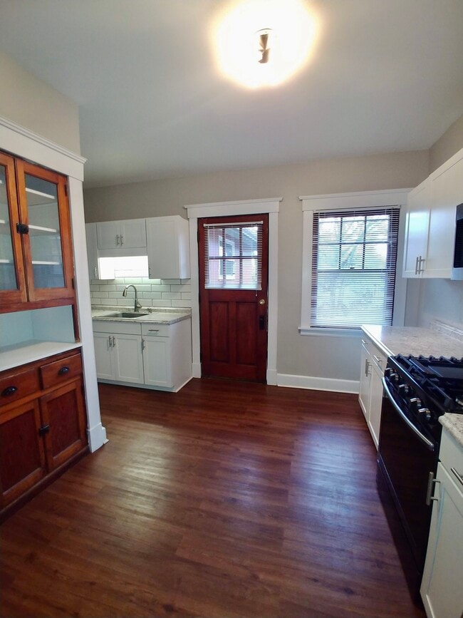 Kitchen with dishwasher, fridge, microwave and gas stove - 45 Hartweg Ave