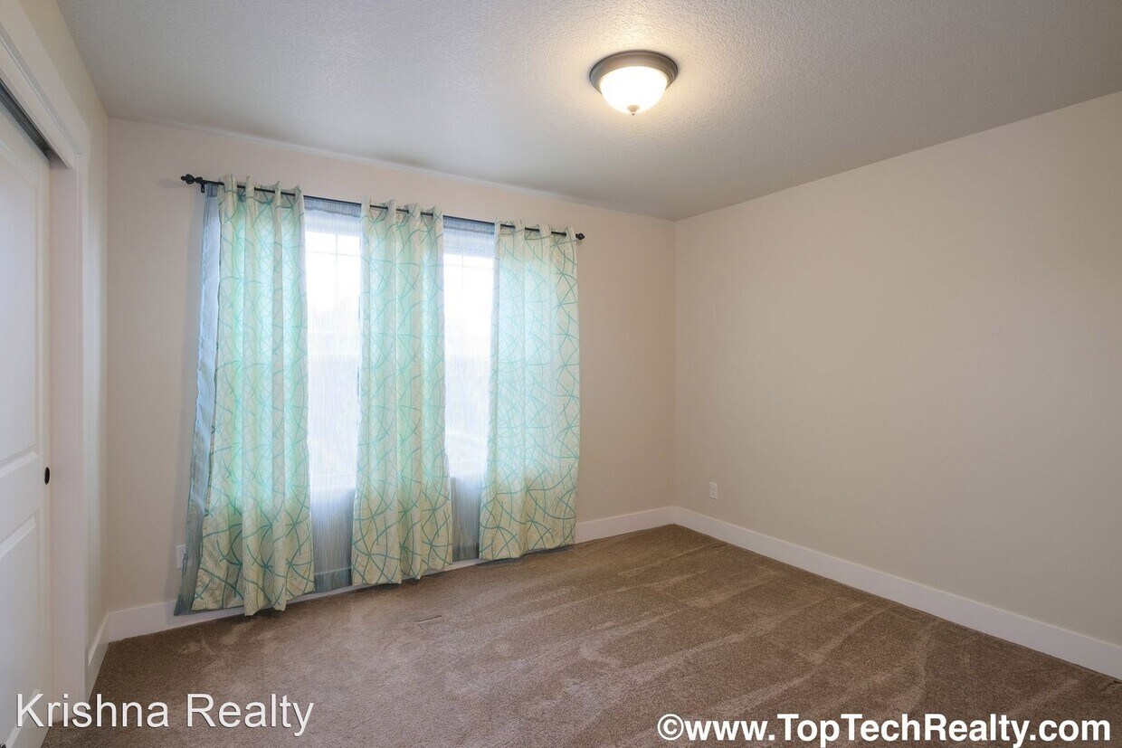 Building Photo - 4 br, 2.5 bath House - 394 NE 77th Ave