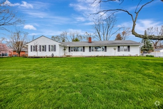 Building Photo - 395 Ridgewood Ln