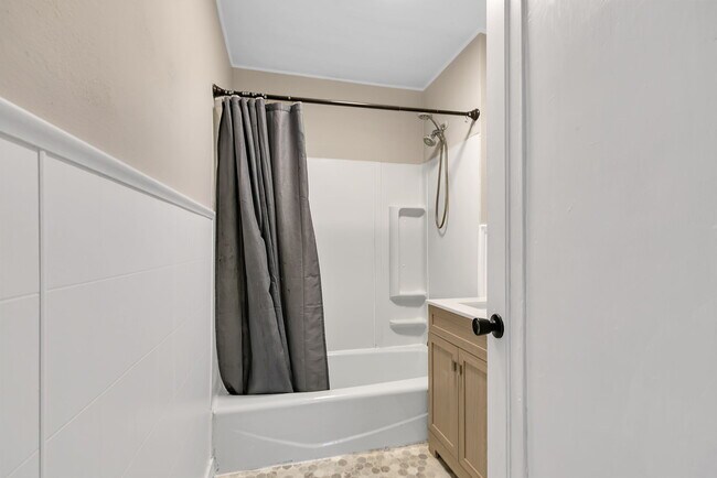 Foto del edificio - 355 Central Ave N